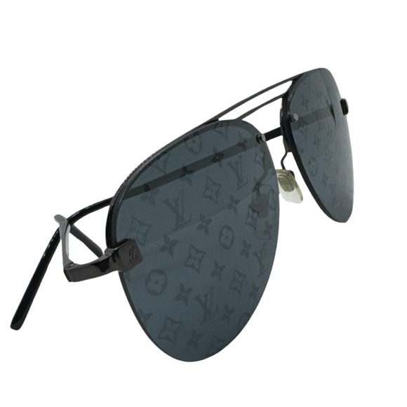 Louis Vuitton Sunglasses 😎 - Picture 10 of 12